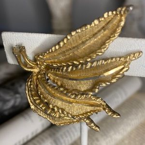 Vintage 4 Leaf Brooch Pin - Gold Tone